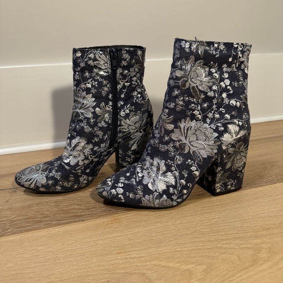 Heeled Flower Boots - Picture 3 of 5